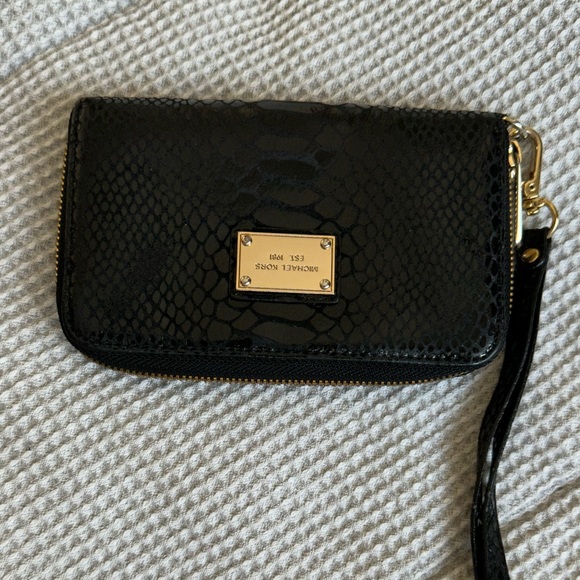 Michael Kors Handbags - Michael Kors Wallet Clutch